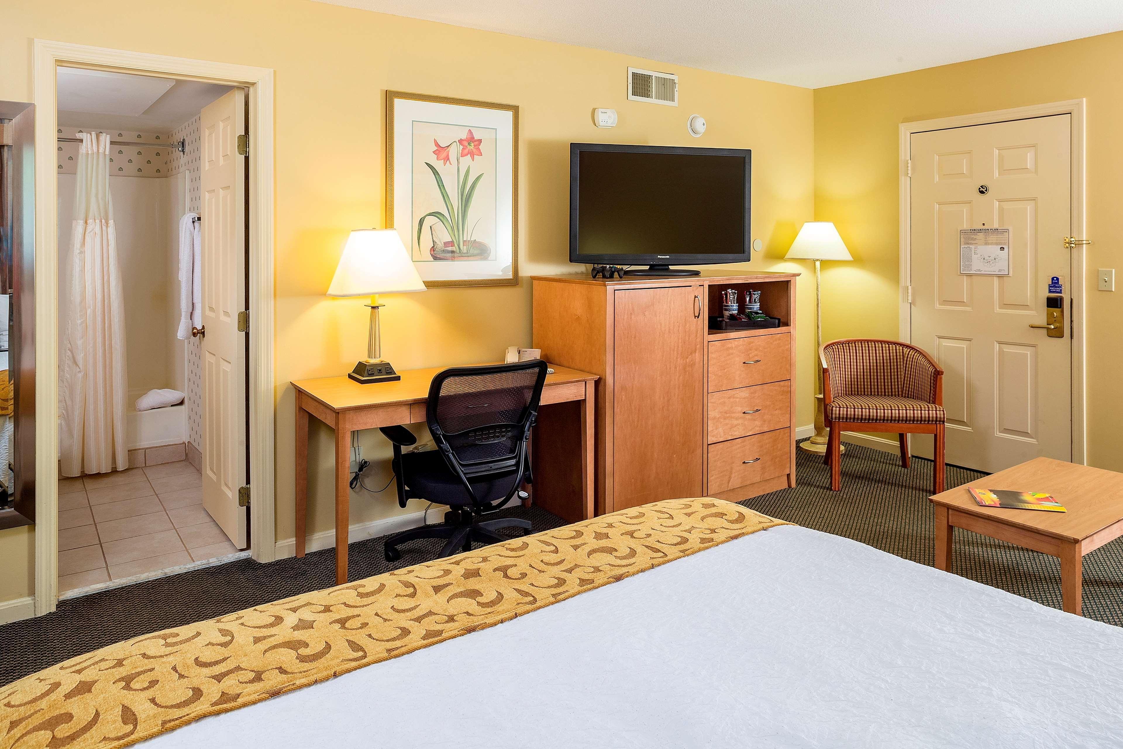 Best Western Inn & Suites Rutland-Killington Exterior photo