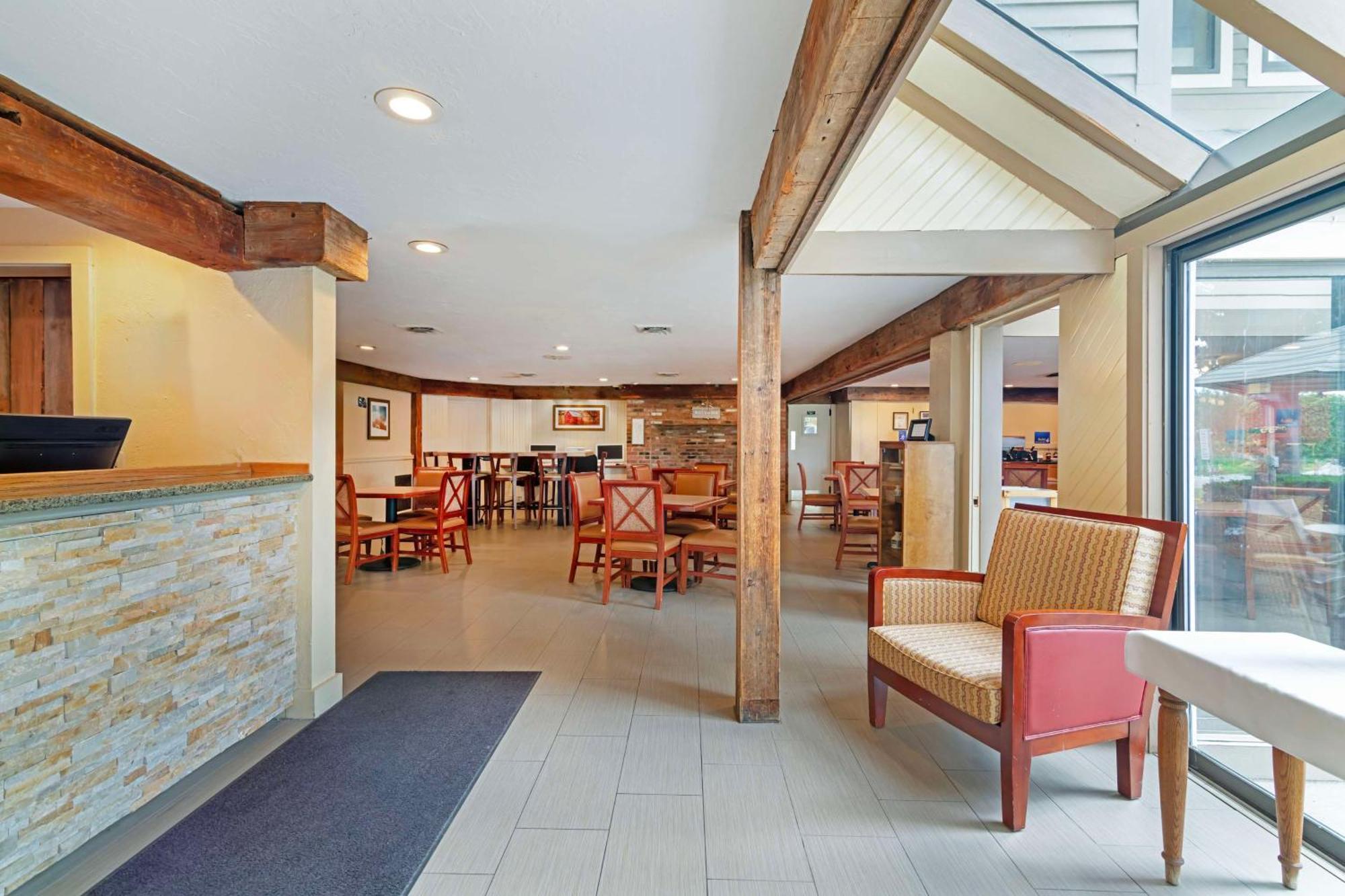 Best Western Inn & Suites Rutland-Killington Exterior photo