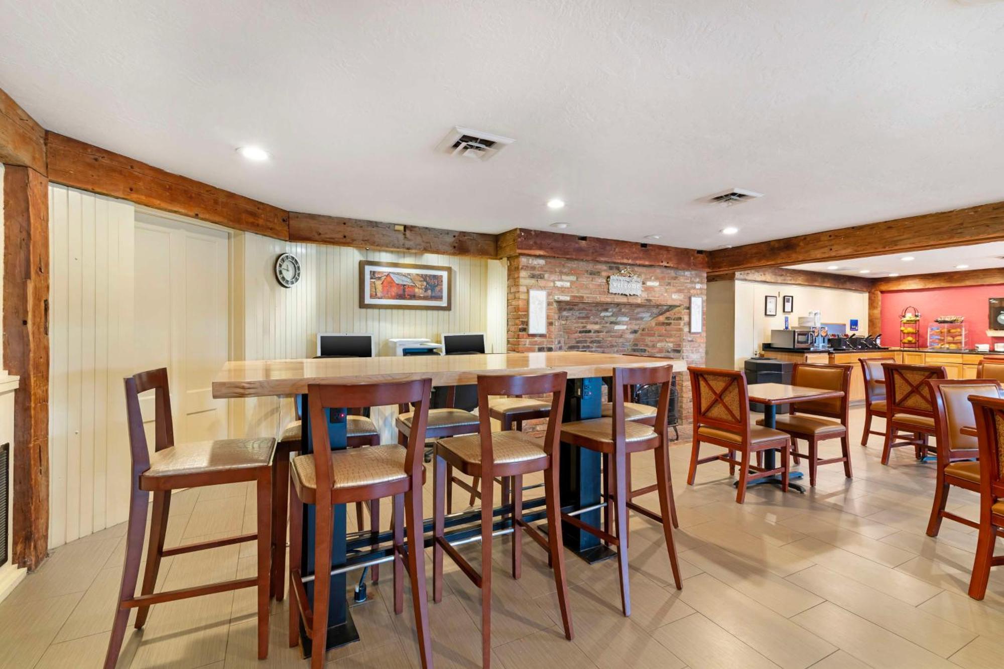 Best Western Inn & Suites Rutland-Killington Exterior photo