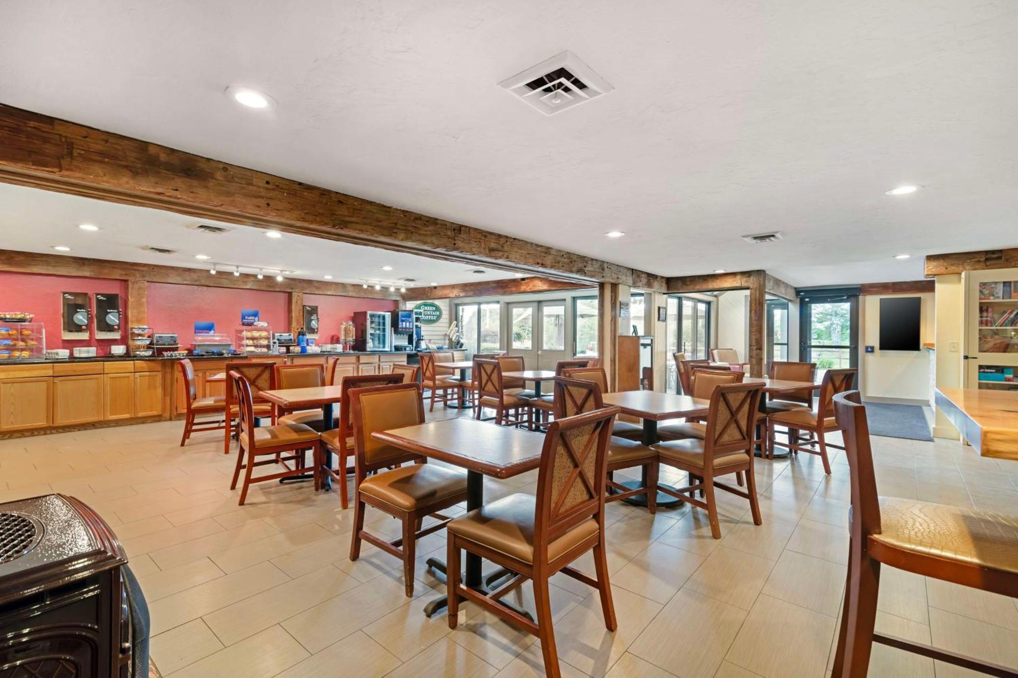 Best Western Inn & Suites Rutland-Killington Exterior photo